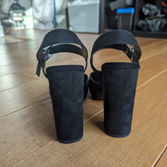 Worn Once - Circus by Sam Edelman, Black 'Daniela' Sandals - Picture 4 of 6